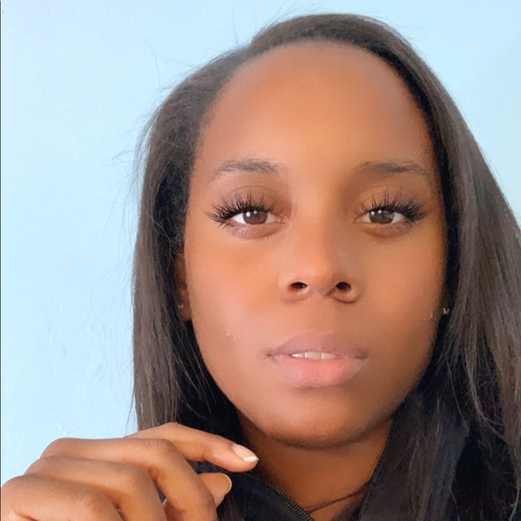 Meet your Posher, Allyssa - Picture 1 of 1